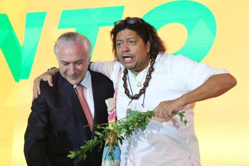 [Que isso?] Pai de Santo Quer Virar Bispo e Transformar Terreiro em Igreja Evangélica!